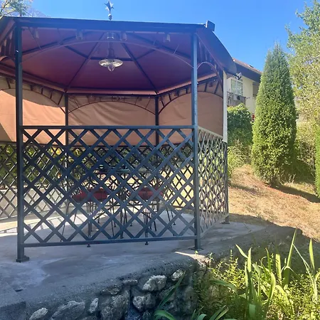 Adjacent,cosy In The Mountains * Les Etalons